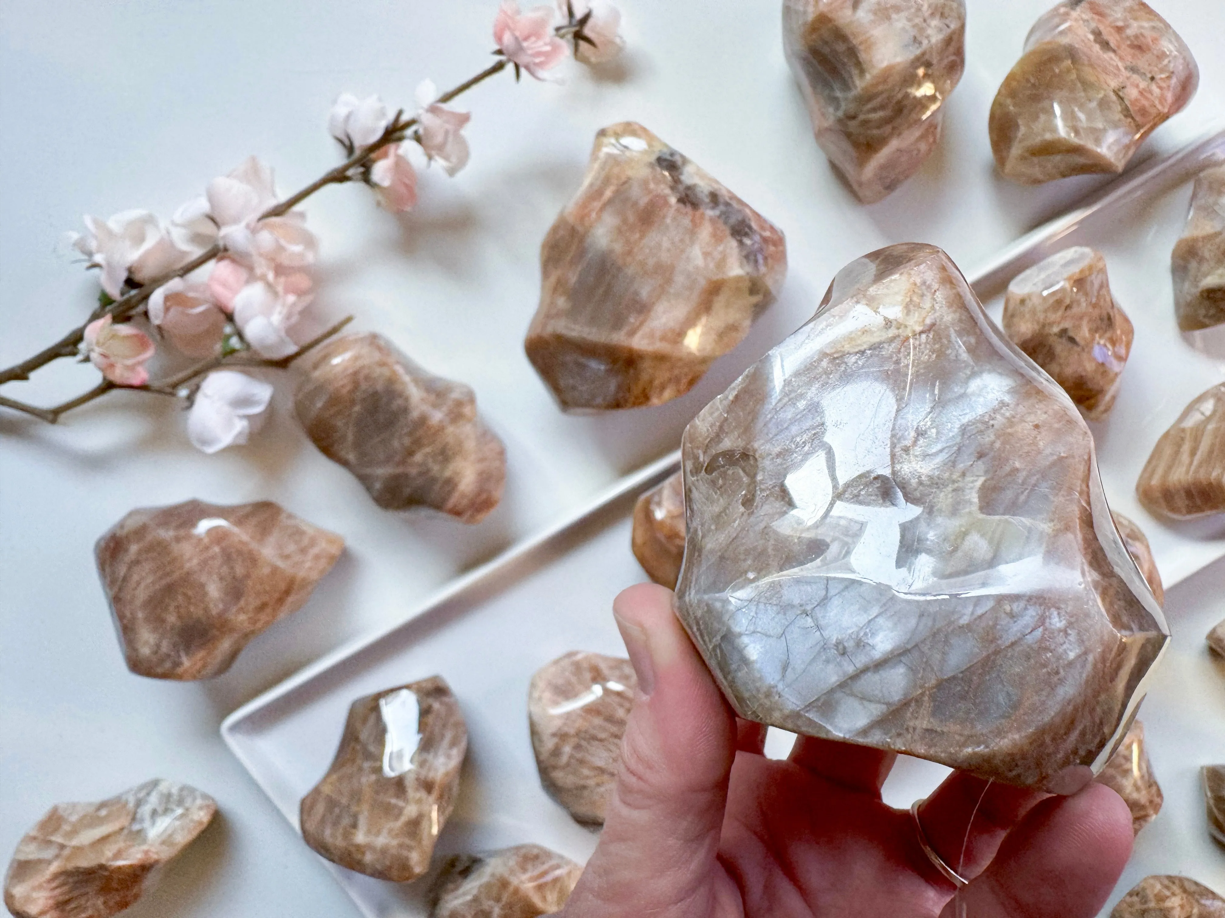 Silver Flash Peach Moonstone Flame || Madagascar