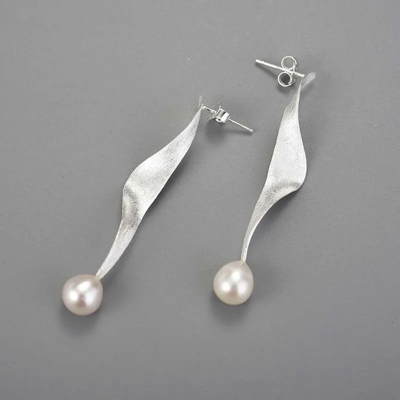 Twisted Pearl - Dangle Earrings