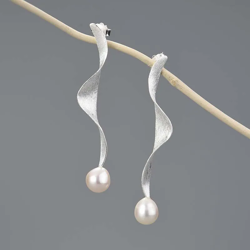 Twisted Pearl - Dangle Earrings